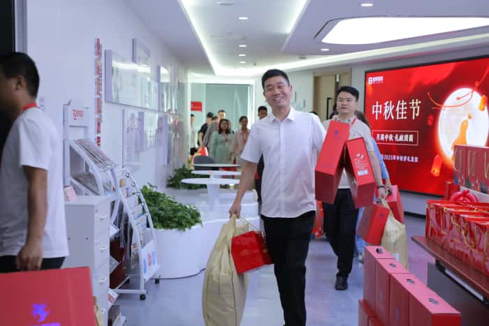 月满华诞,家国同庆,智邦国际祝您中秋国庆双节快乐! 月满华诞,家国同庆,智邦国际祝您中秋国庆双节快乐!